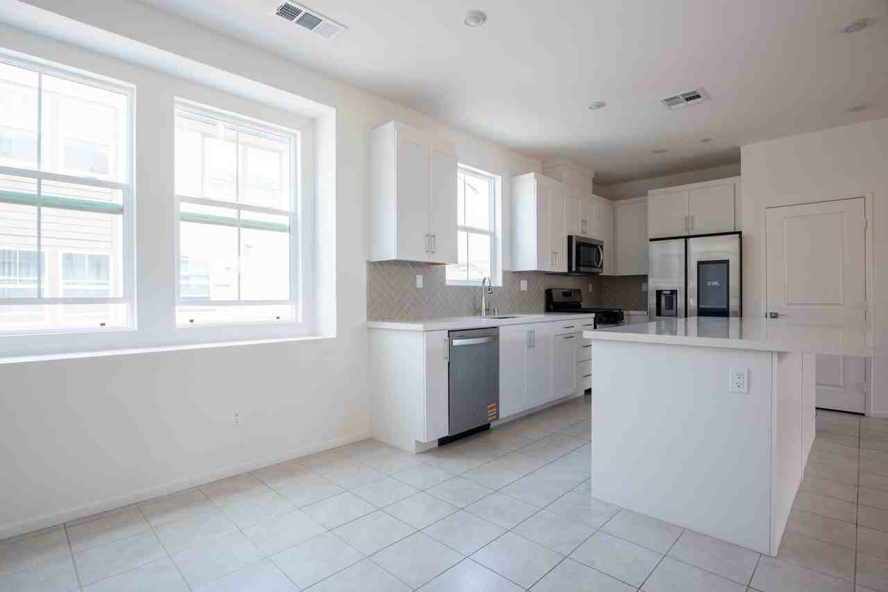 516 516 Avienda Centro #106 - Photo 3 of 26