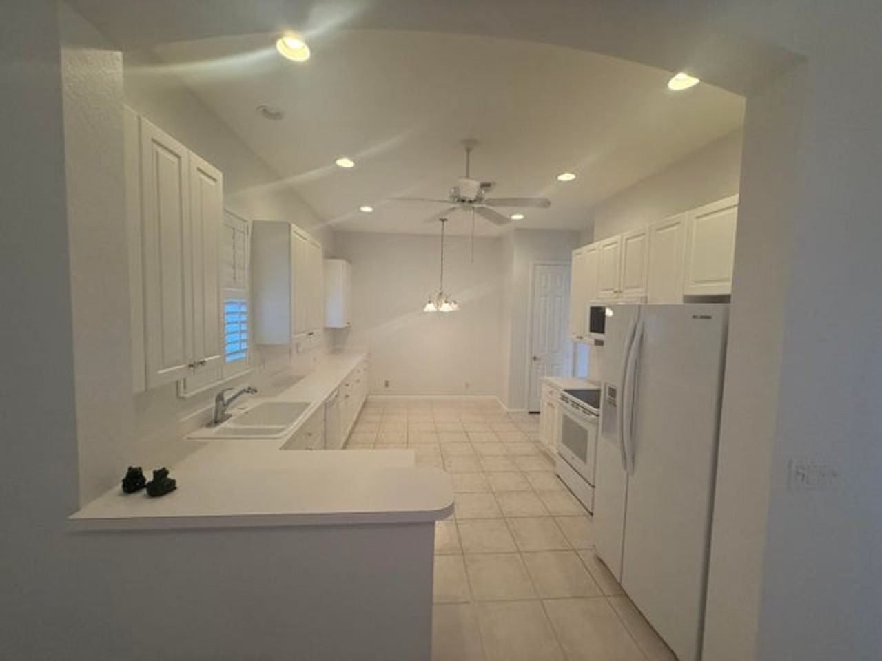 9041 Bay Harbour Cir - Photo 3 of 19