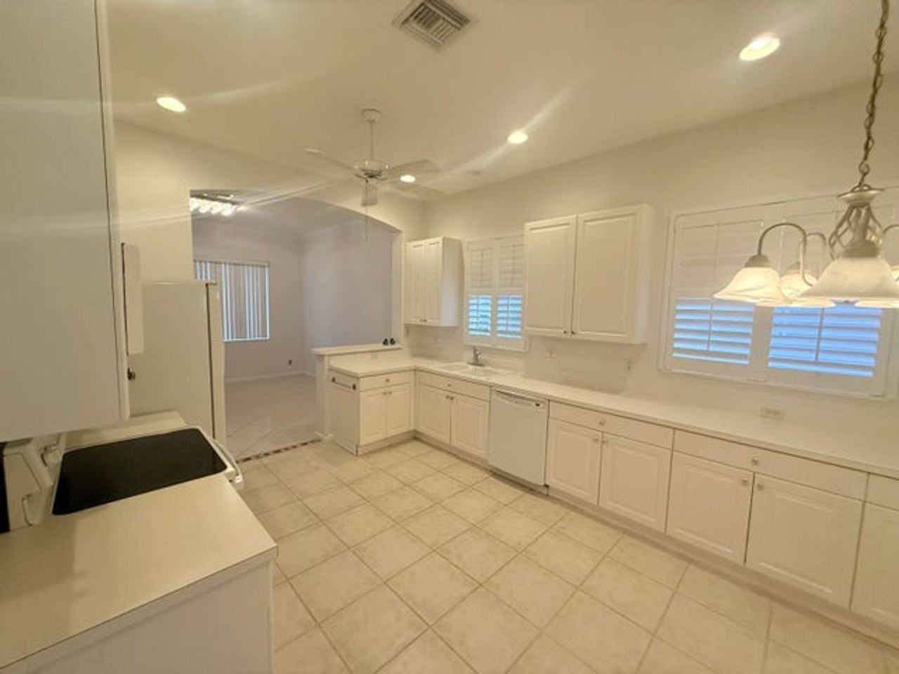 9041 Bay Harbour Cir - Photo 4 of 19