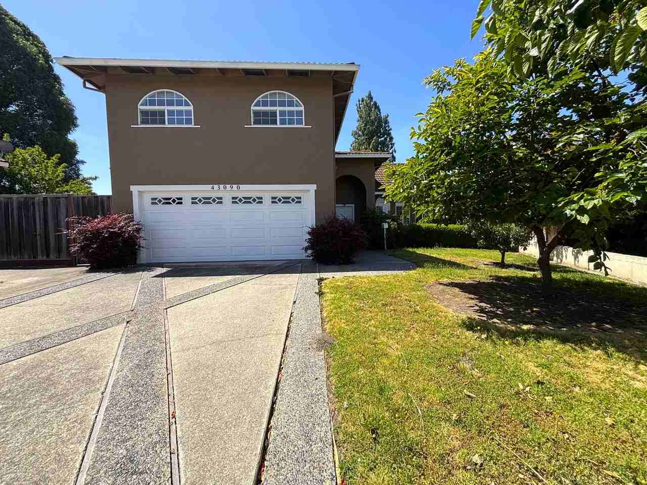 43090 Scofield Ct - Photo 2 of 25
