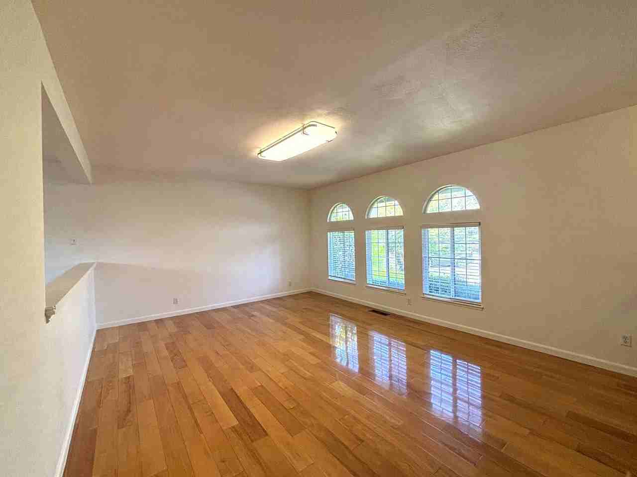 43090 Scofield Ct - Photo 3 of 25