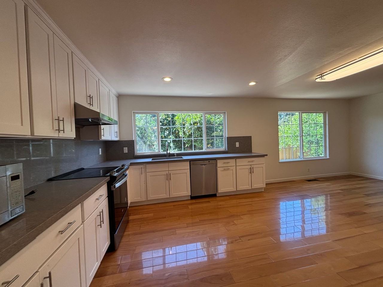 43090 Scofield Ct - Photo 6 of 25