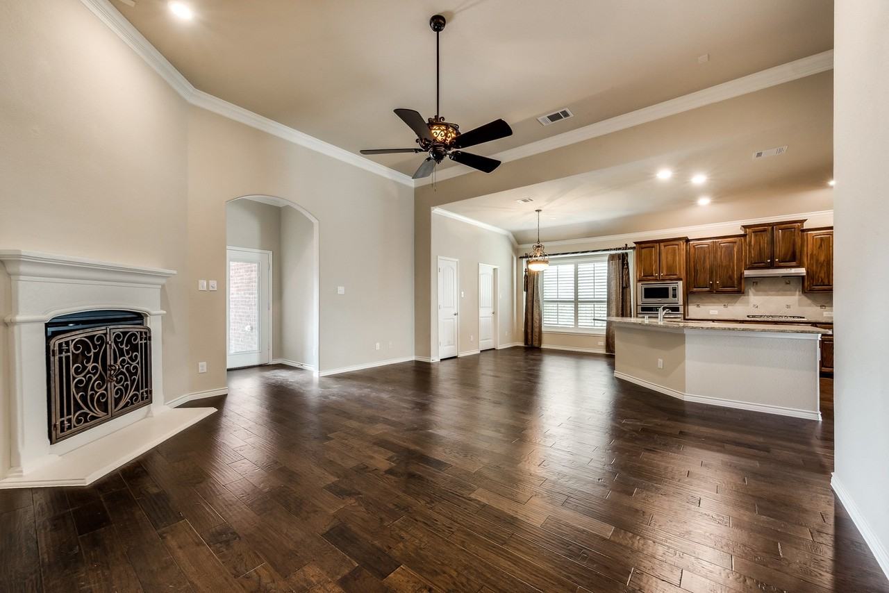 1321 Crescent Cove Dr - Photo 2 of 19