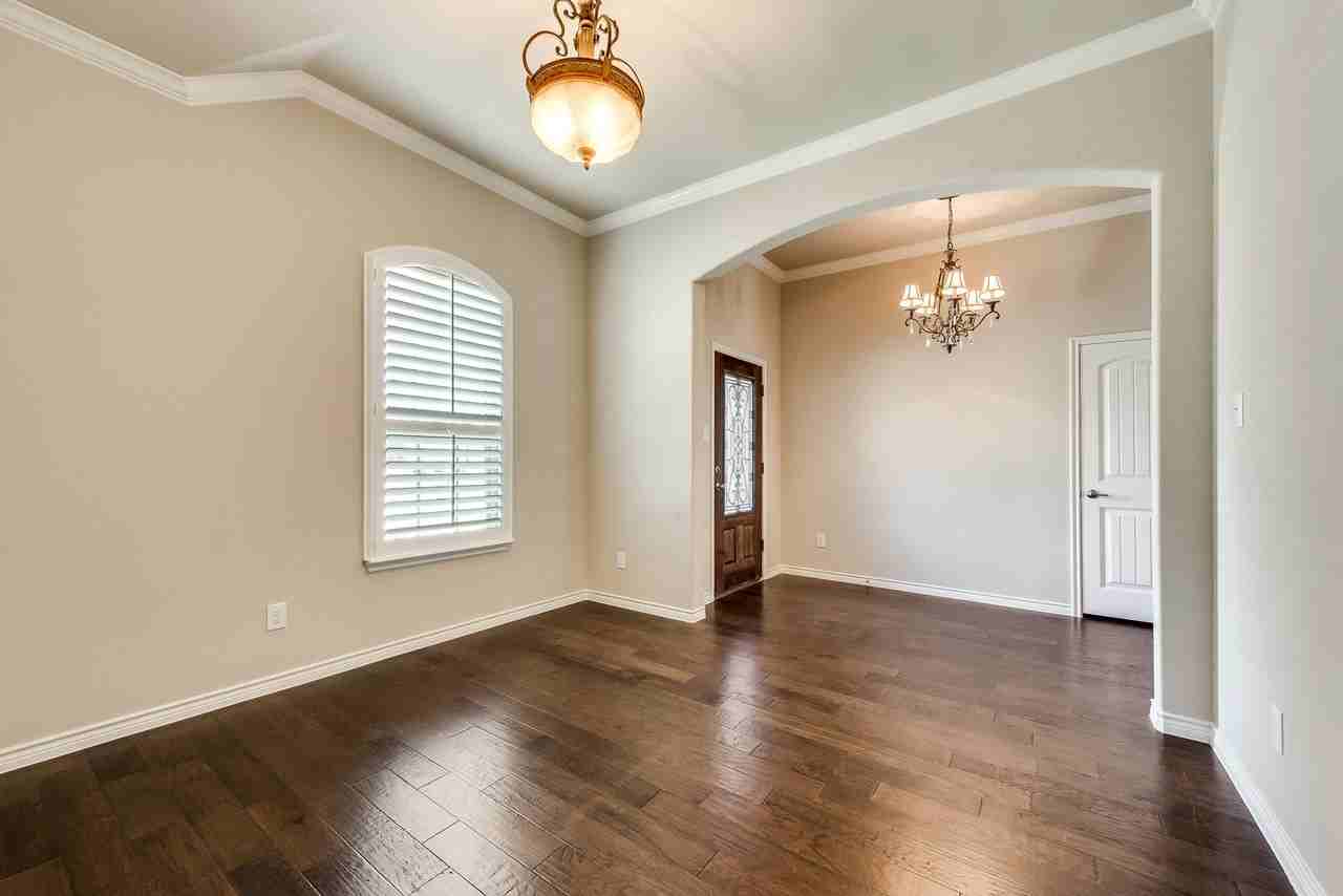 1321 Crescent Cove Dr - Photo 3 of 19