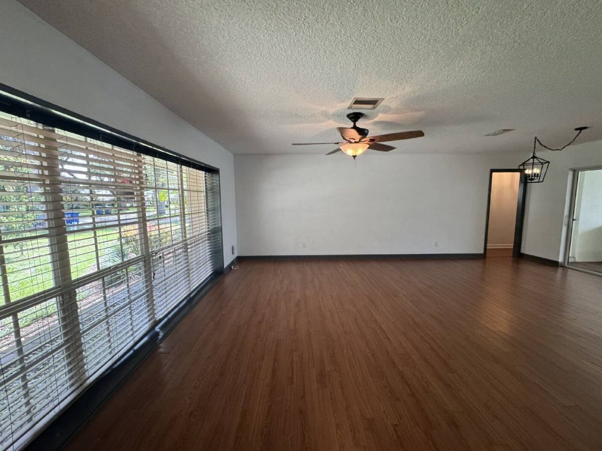 2806 Summerfield Rd - Photo 2 of 6
