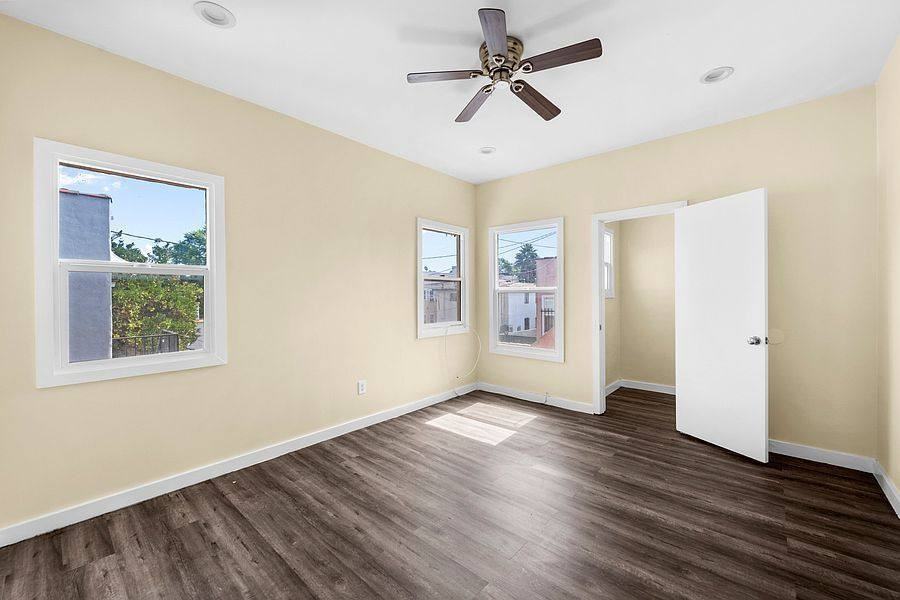 1050 W 57th St #25 - Photo 2 of 6