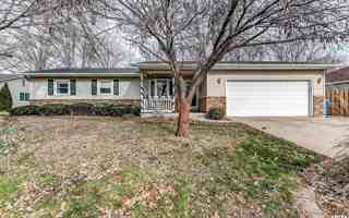 featured image of 6 Lancelot Dr