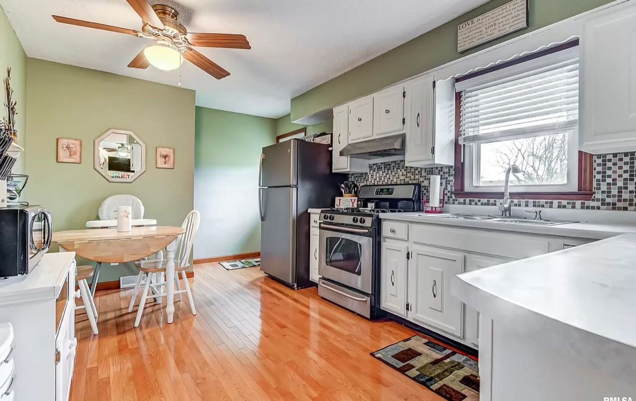 6 Lancelot Dr - Photo 3 of 5