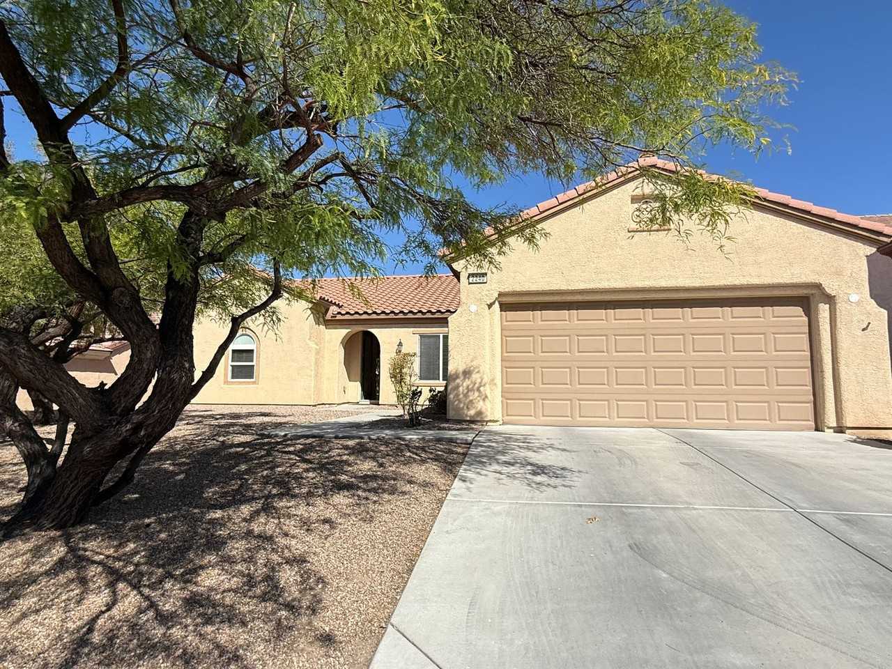 2240 Shadow Canyon Dr - Photo 2 of 36