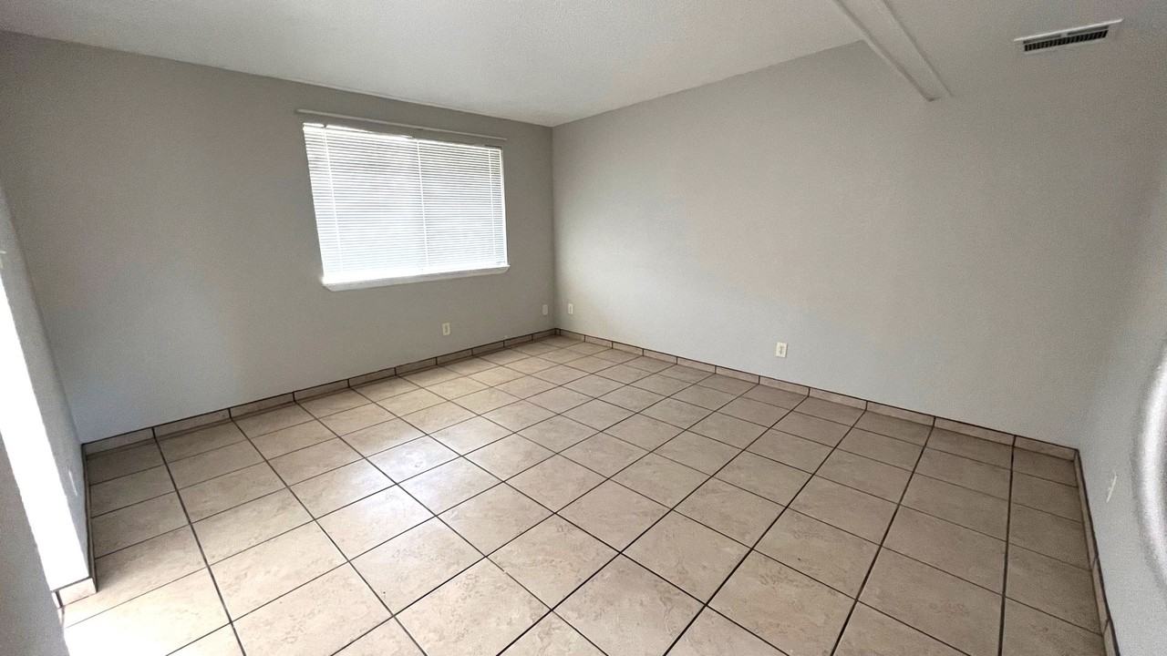 1355 Roosevelt St - Photo 2 of 20