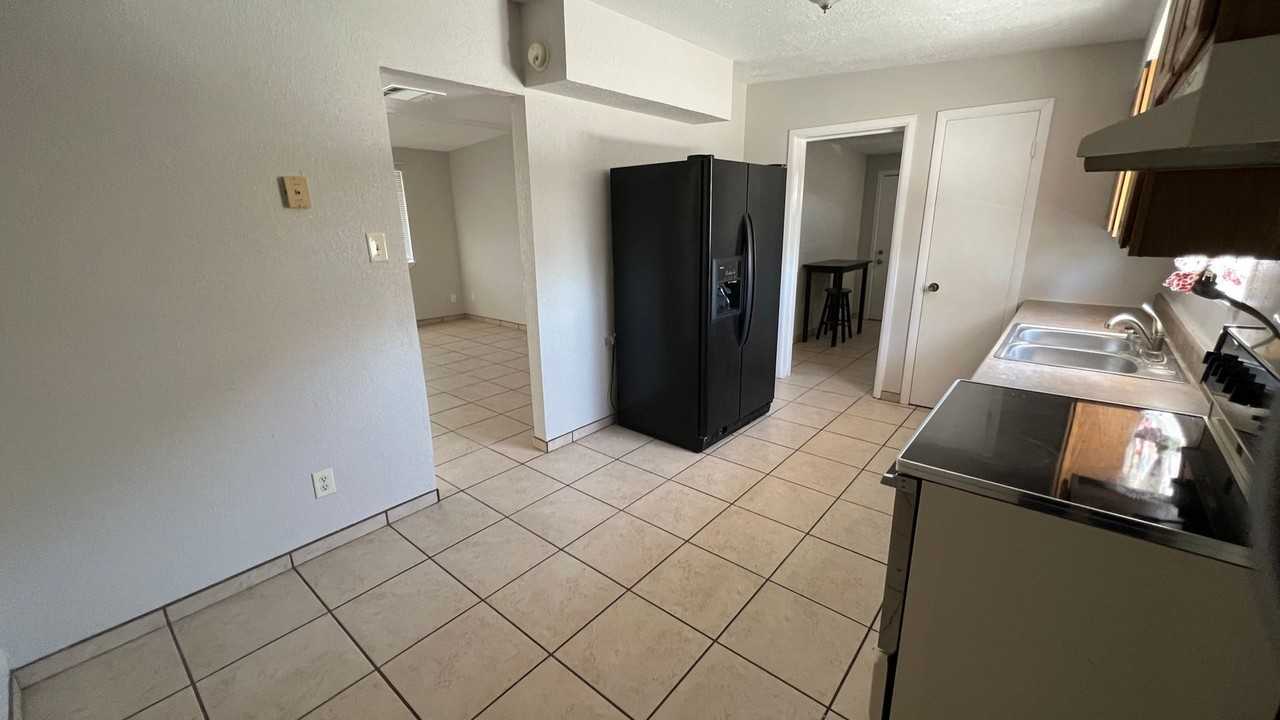 1355 Roosevelt St - Photo 7 of 20