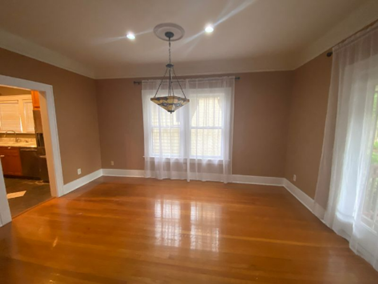 1504 Mount Vernon St - Photo 5 of 33