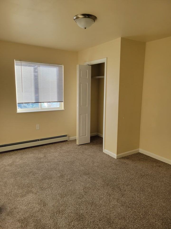 105 E Jefferson Ave #B - Photo 3 of 11