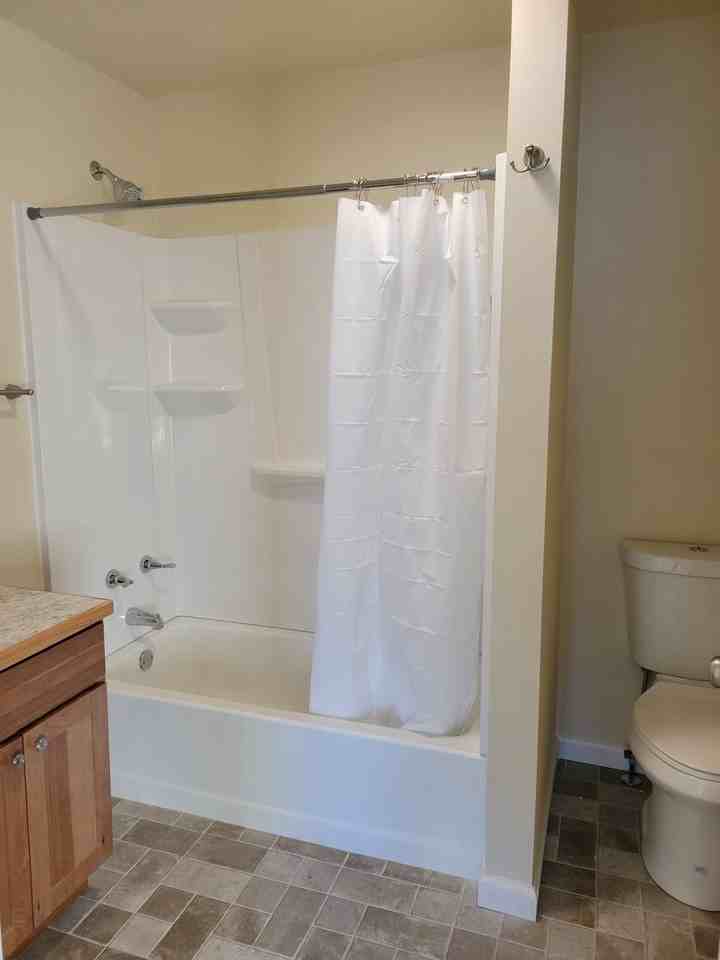 105 E Jefferson Ave #B - Photo 4 of 11
