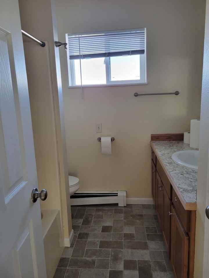 105 E Jefferson Ave #B - Photo 5 of 11