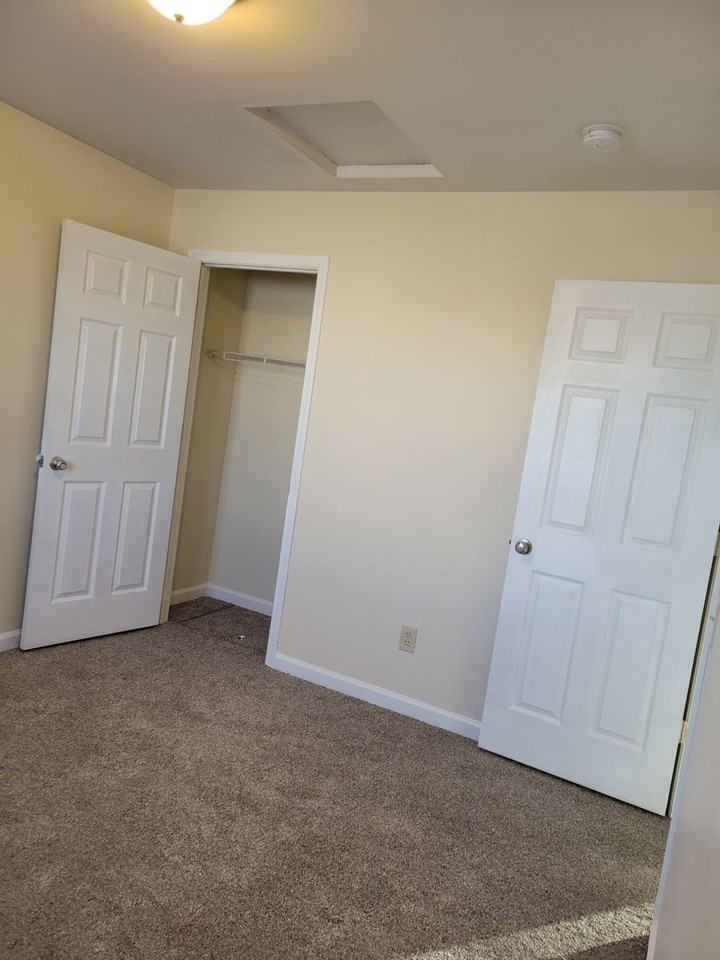 105 E Jefferson Ave #B - Photo 7 of 11