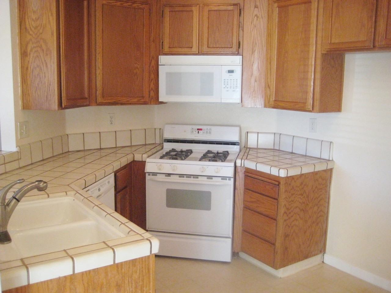 735 Rocky Creek Ter - Photo 4 of 15