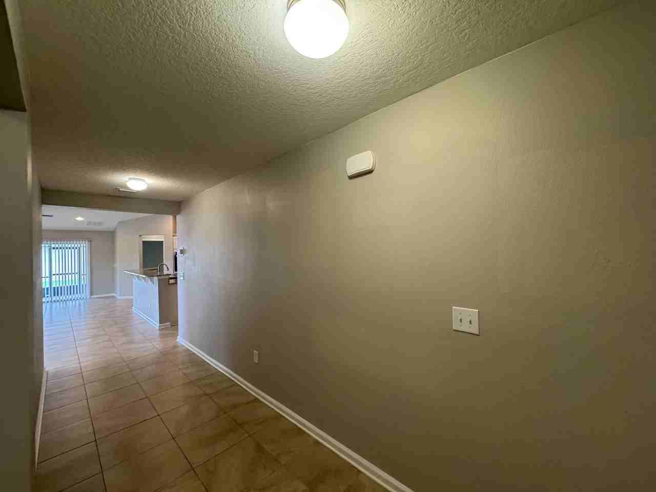 604 Champion Ridge Dr - Photo 4 of 21