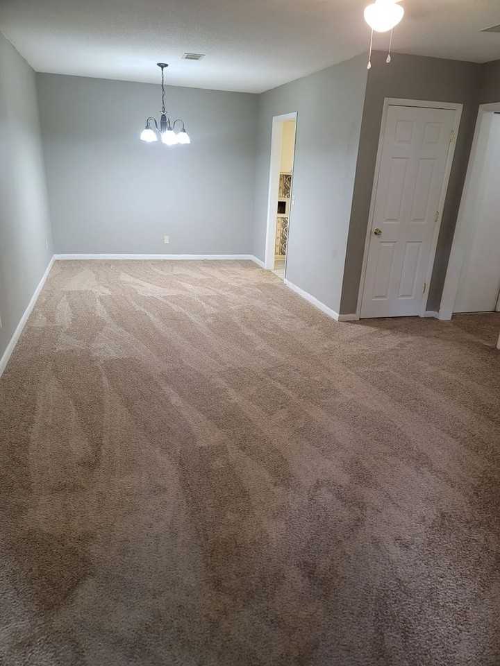 1704 Ashford Ln - Photo 3 of 20