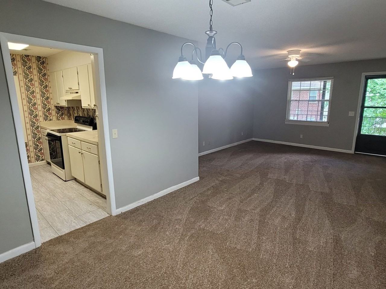 1704 Ashford Ln - Photo 5 of 20