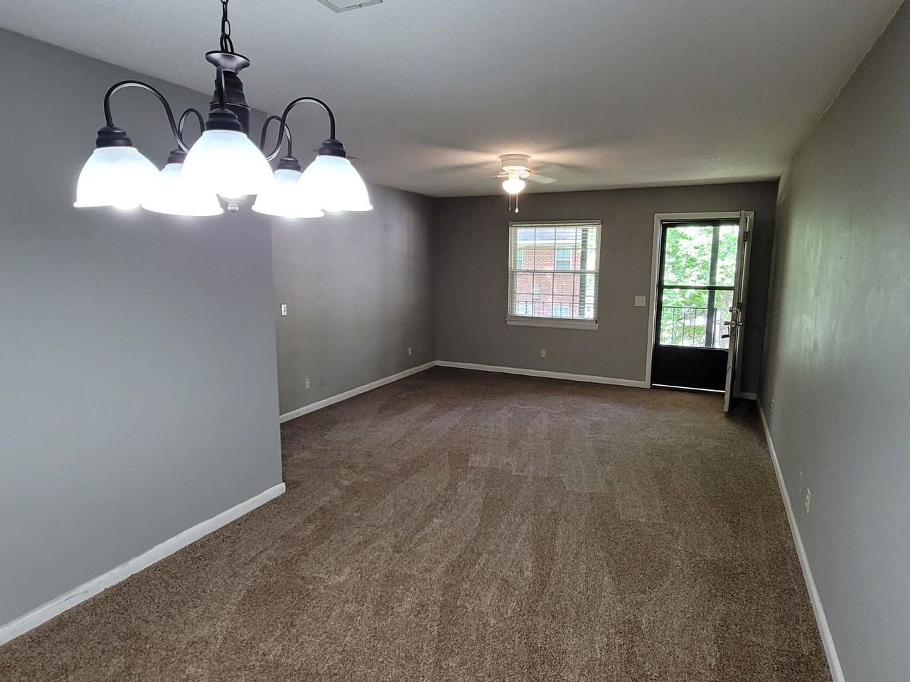 1704 Ashford Ln - Photo 6 of 20