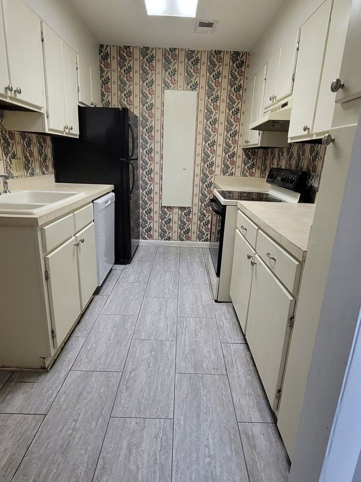 1704 Ashford Ln - Photo 7 of 20