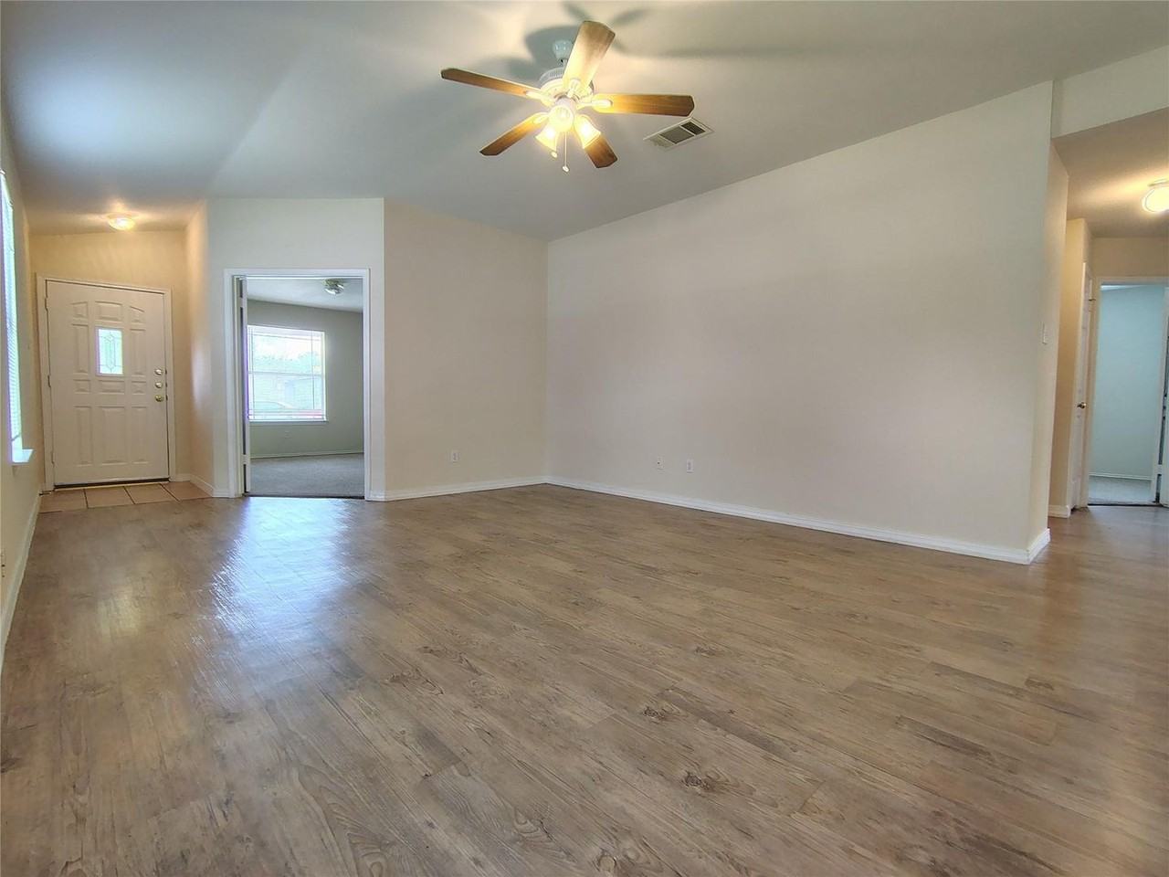 100 Steven St - Photo 4 of 25