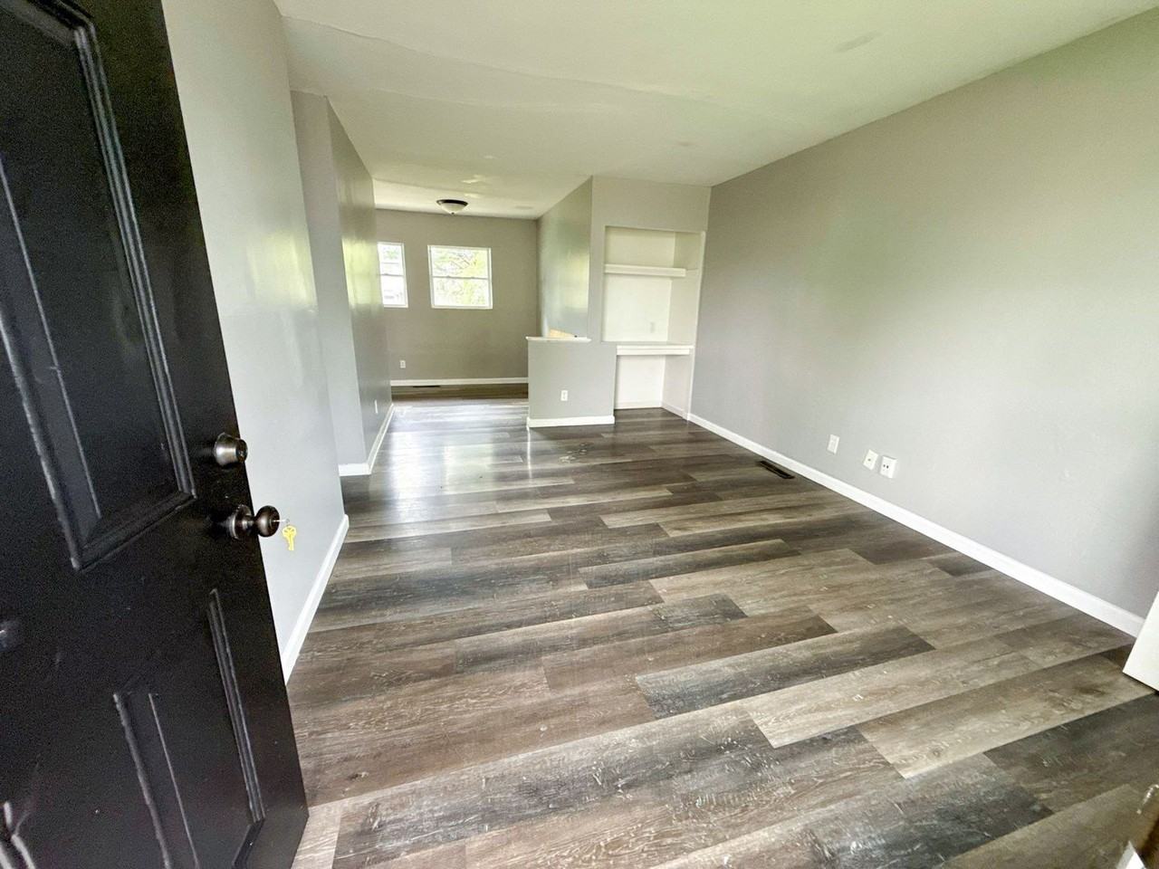 1503 Southfield Dr S - Photo 2 of 8