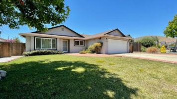 featured image of 3180 Calle Jazmin
