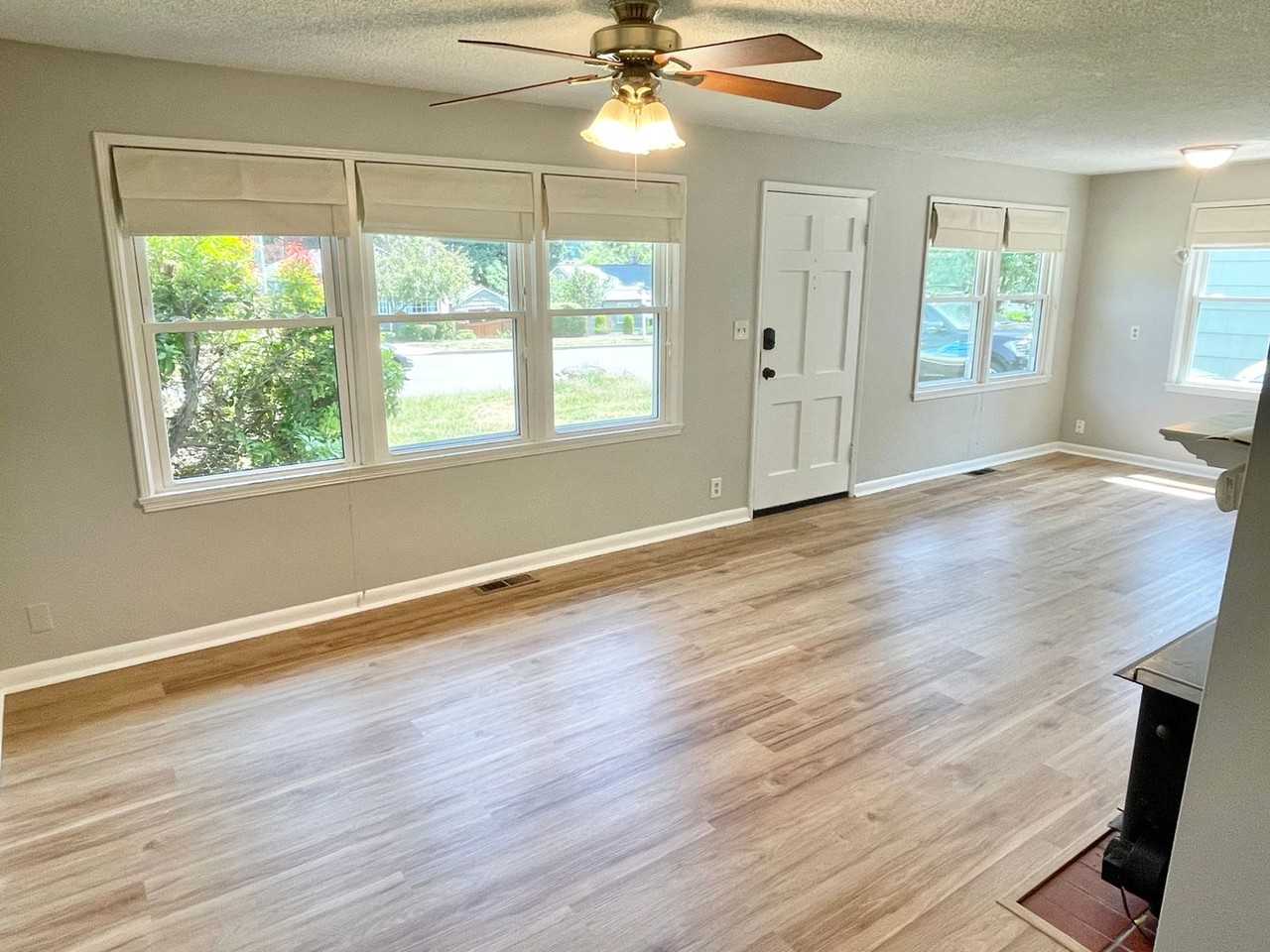 11721 Roosevelt Way Ne - Photo 4 of 19