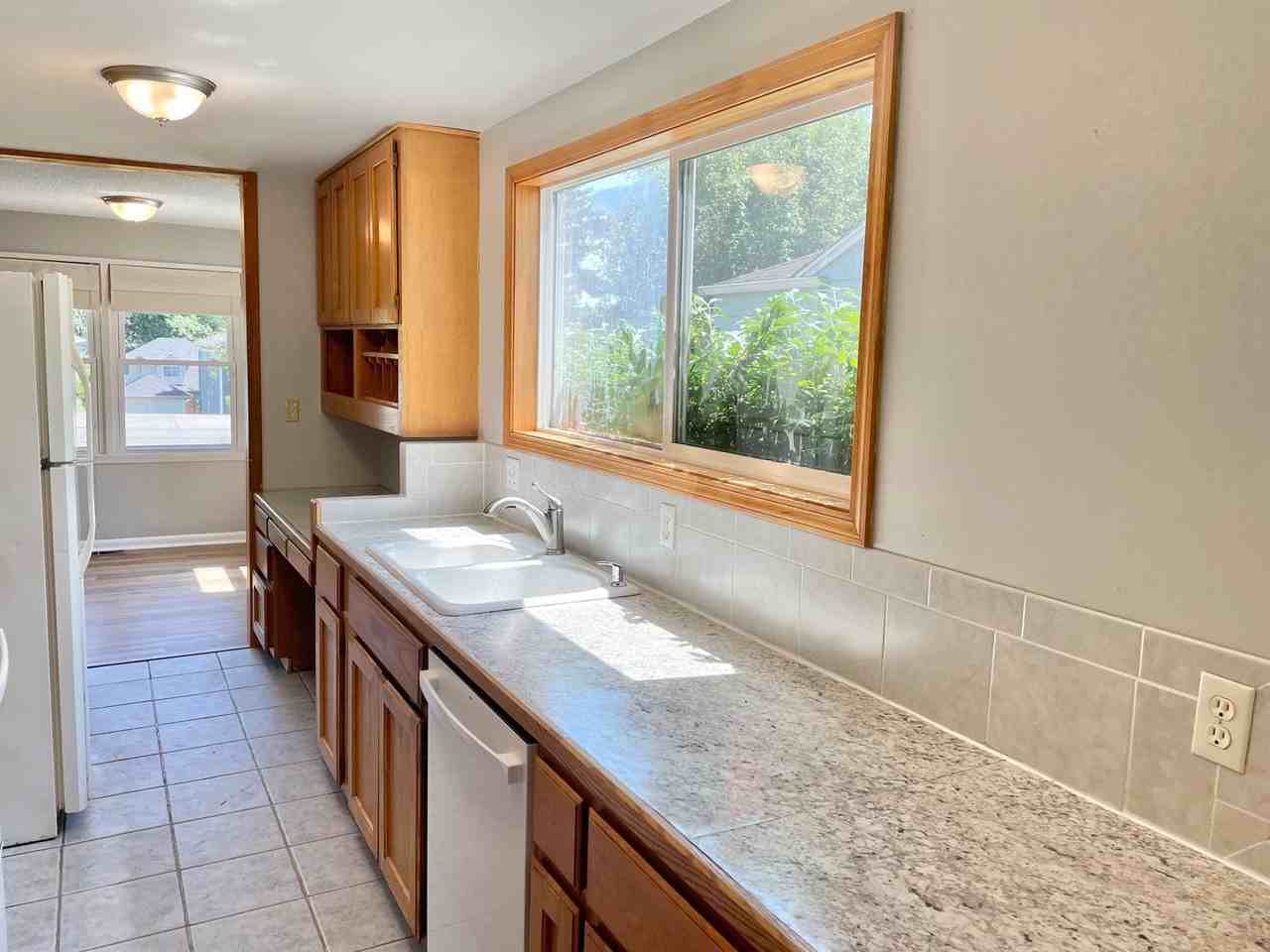 11721 Roosevelt Way Ne - Photo 6 of 19