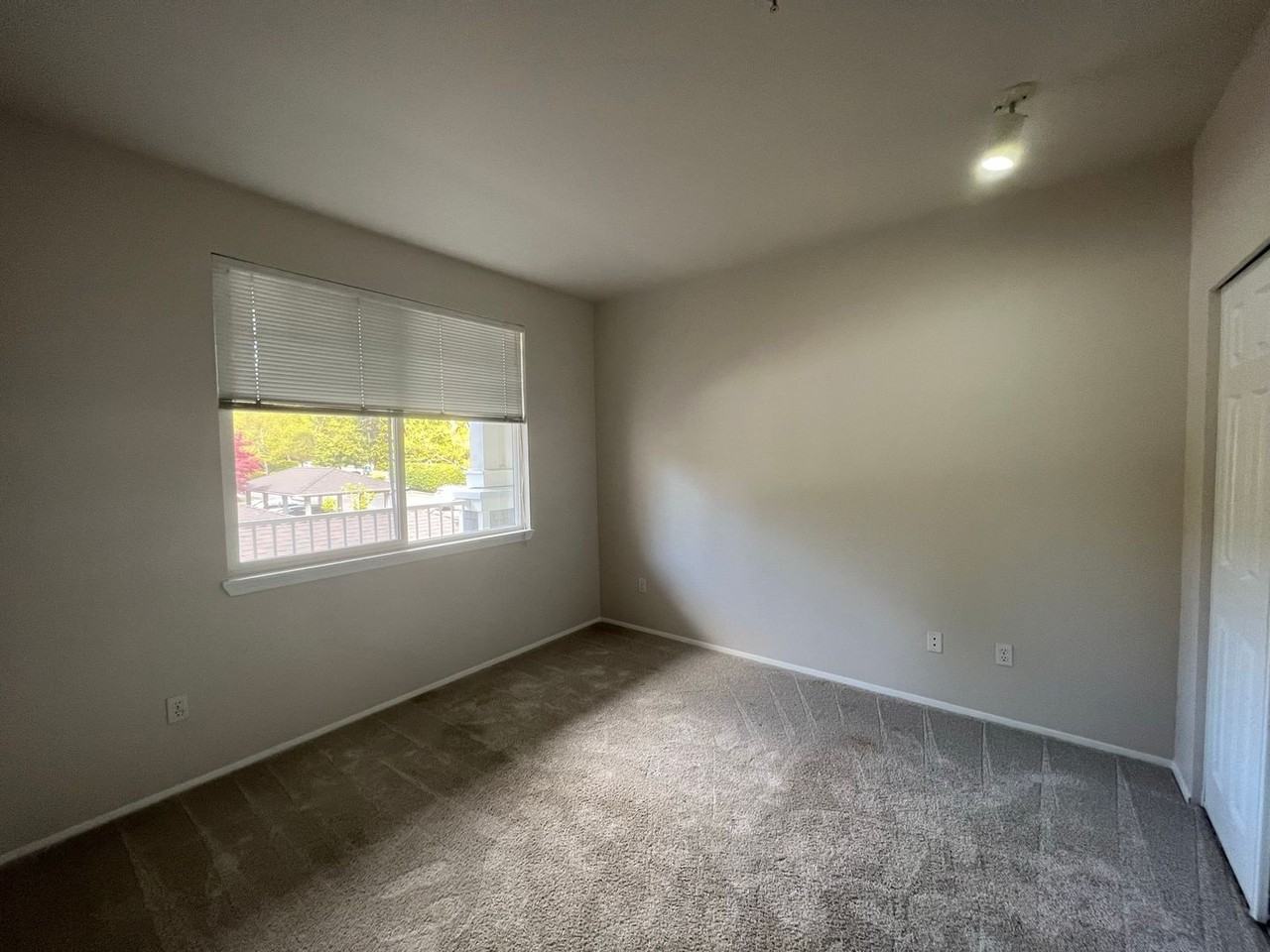 12712 Admiralty Way - Photo 7 of 22