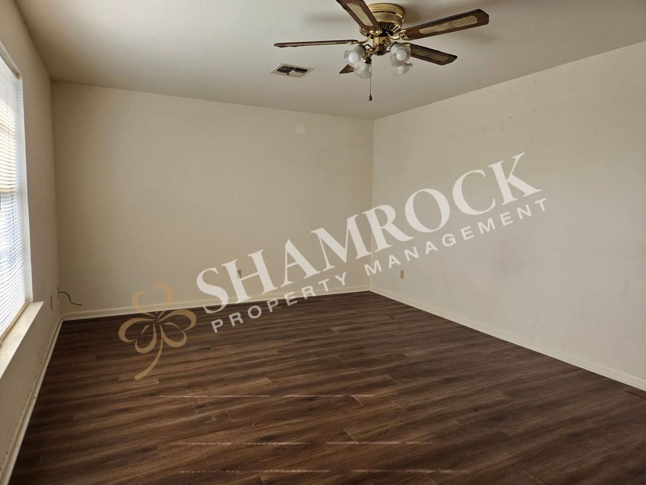 7208 Sanger Ave Apt B - Photo 3 of 8