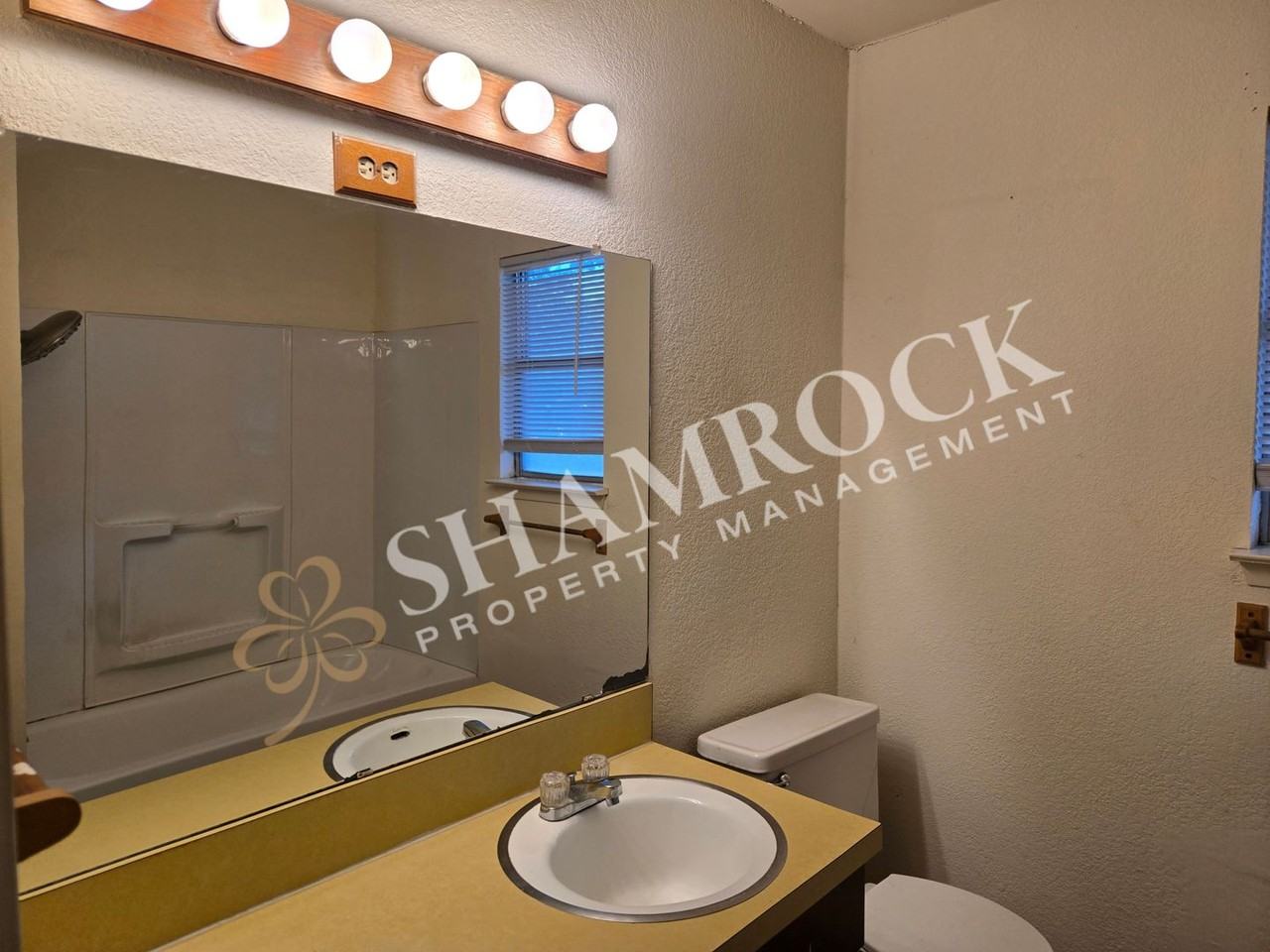 7208 Sanger Ave Apt B - Photo 7 of 8
