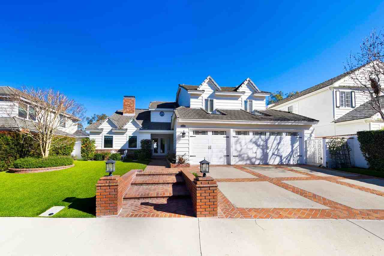 30932 Colonial Pl - Photo 2 of 32
