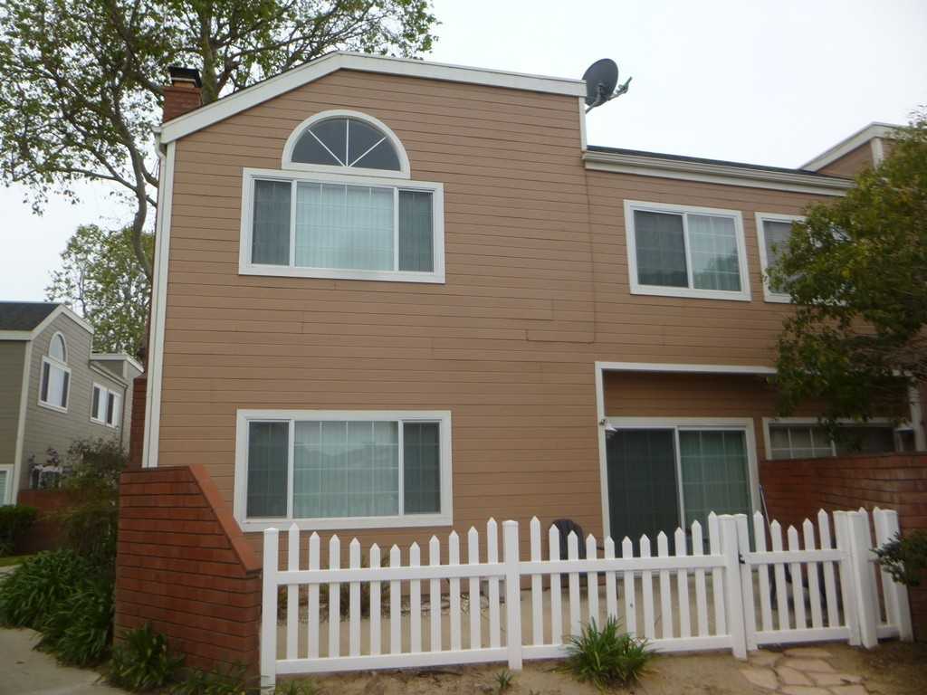 2435 Country Ln - Photo 2 of 20