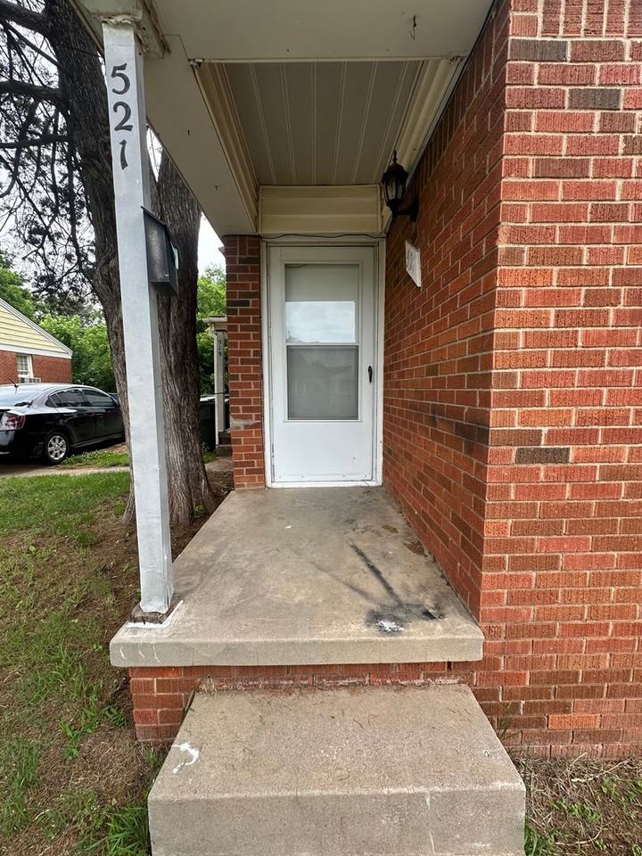 521 E Harmon Dr - Photo 2 of 19