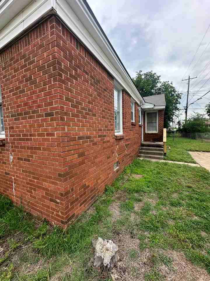 521 E Harmon Dr - Photo 4 of 19