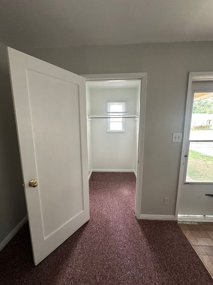 521 E Harmon Dr - Photo 7 of 19
