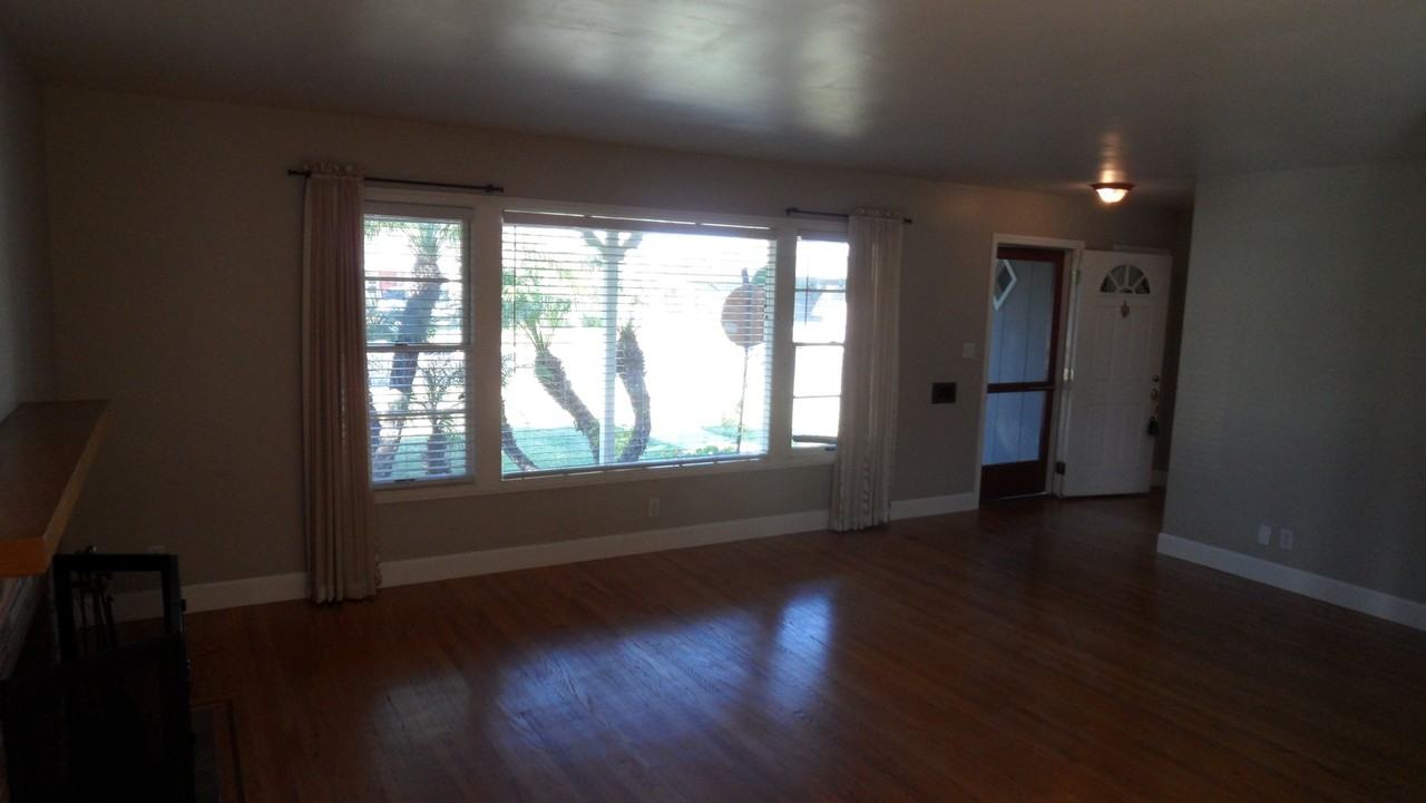 445 N Pine St - Photo 7 of 35