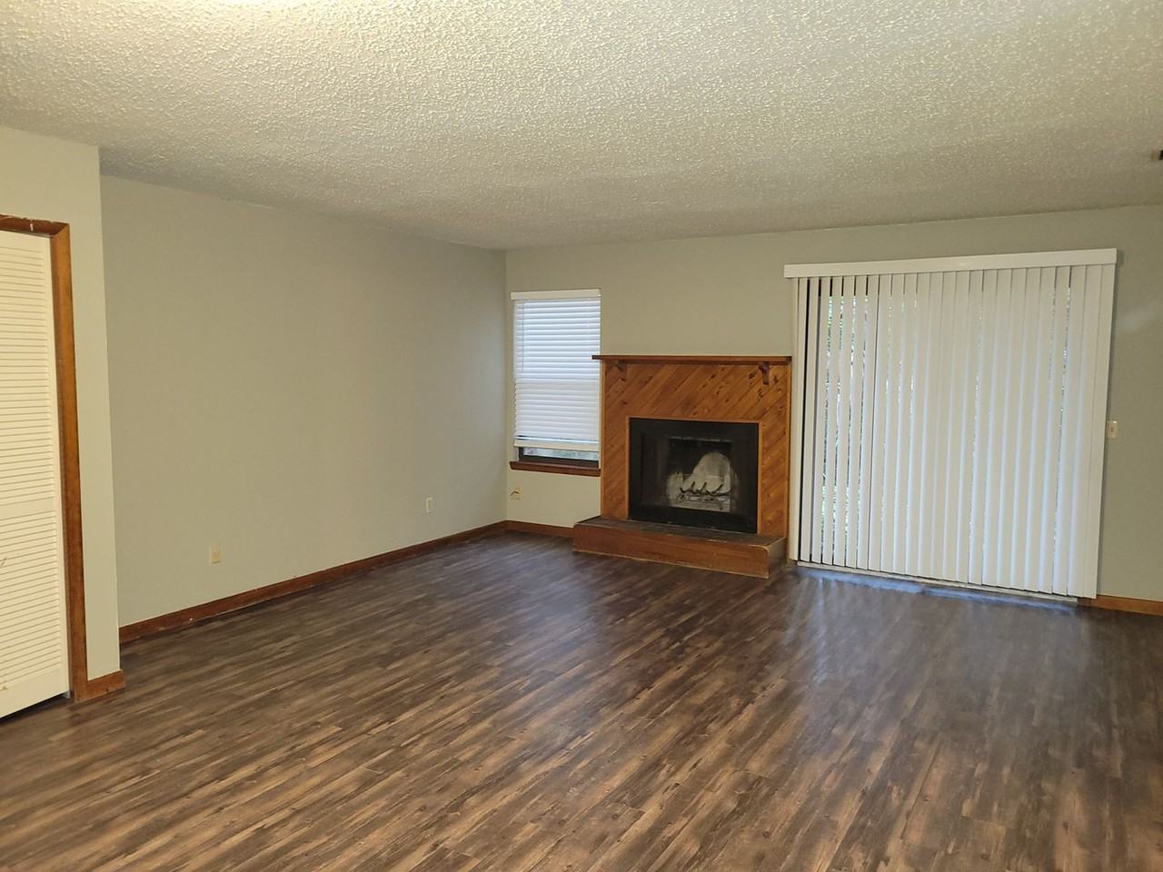 474 Newport Dr - Photo 2 of 13
