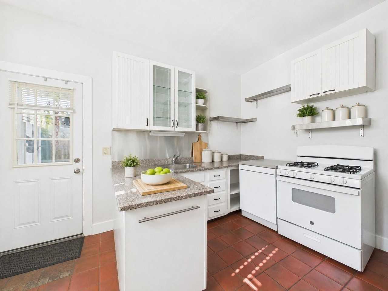 2623 Swain St - Photo 6 of 25