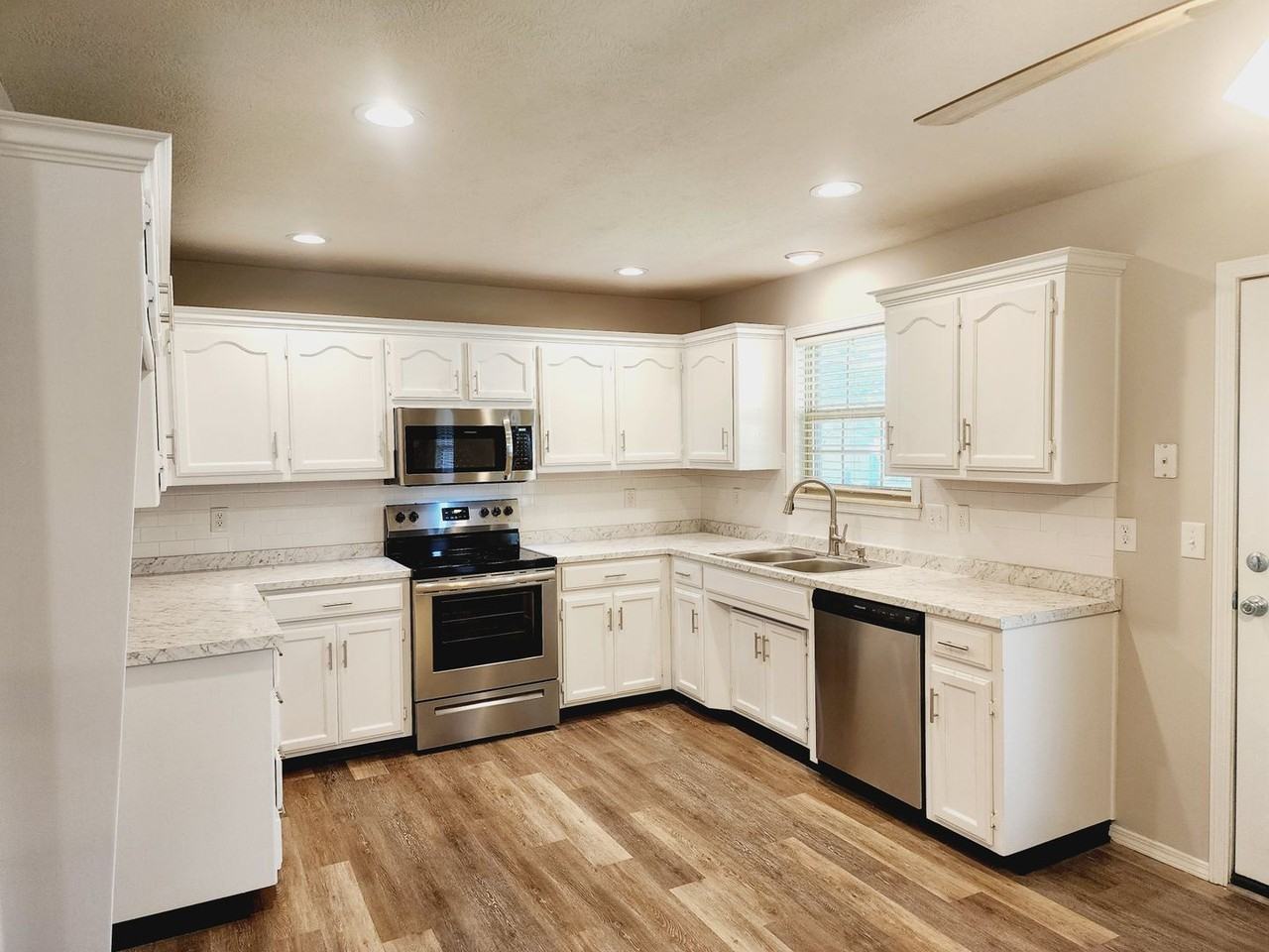 4303 S Sulgrove Ave - Photo 2 of 25