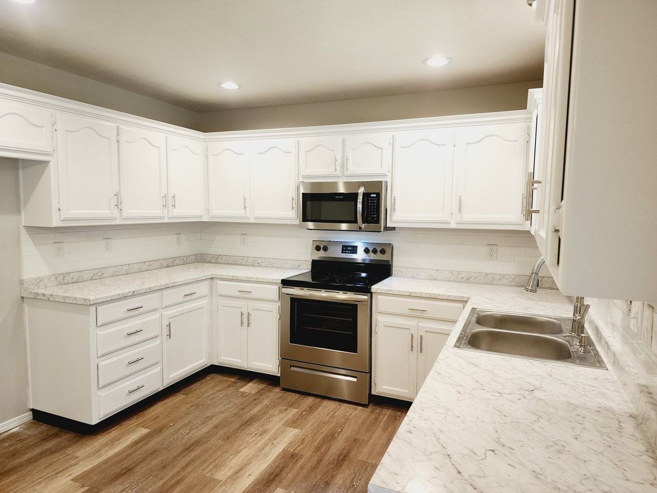4303 S Sulgrove Ave - Photo 3 of 25