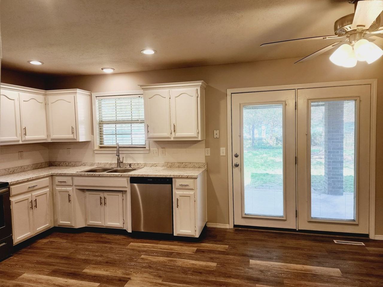 4303 S Sulgrove Ave - Photo 4 of 25