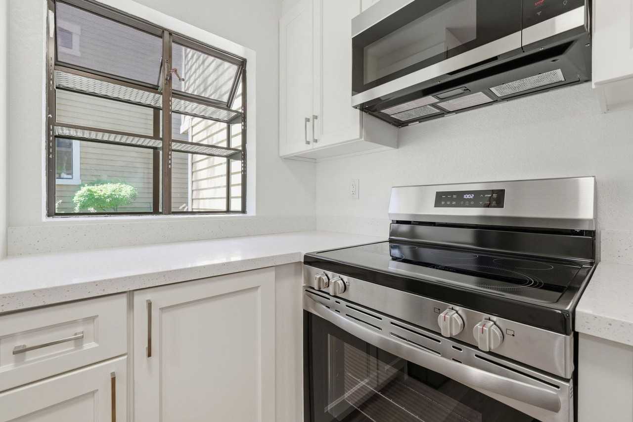 721 Center Ave - Photo 2 of 37