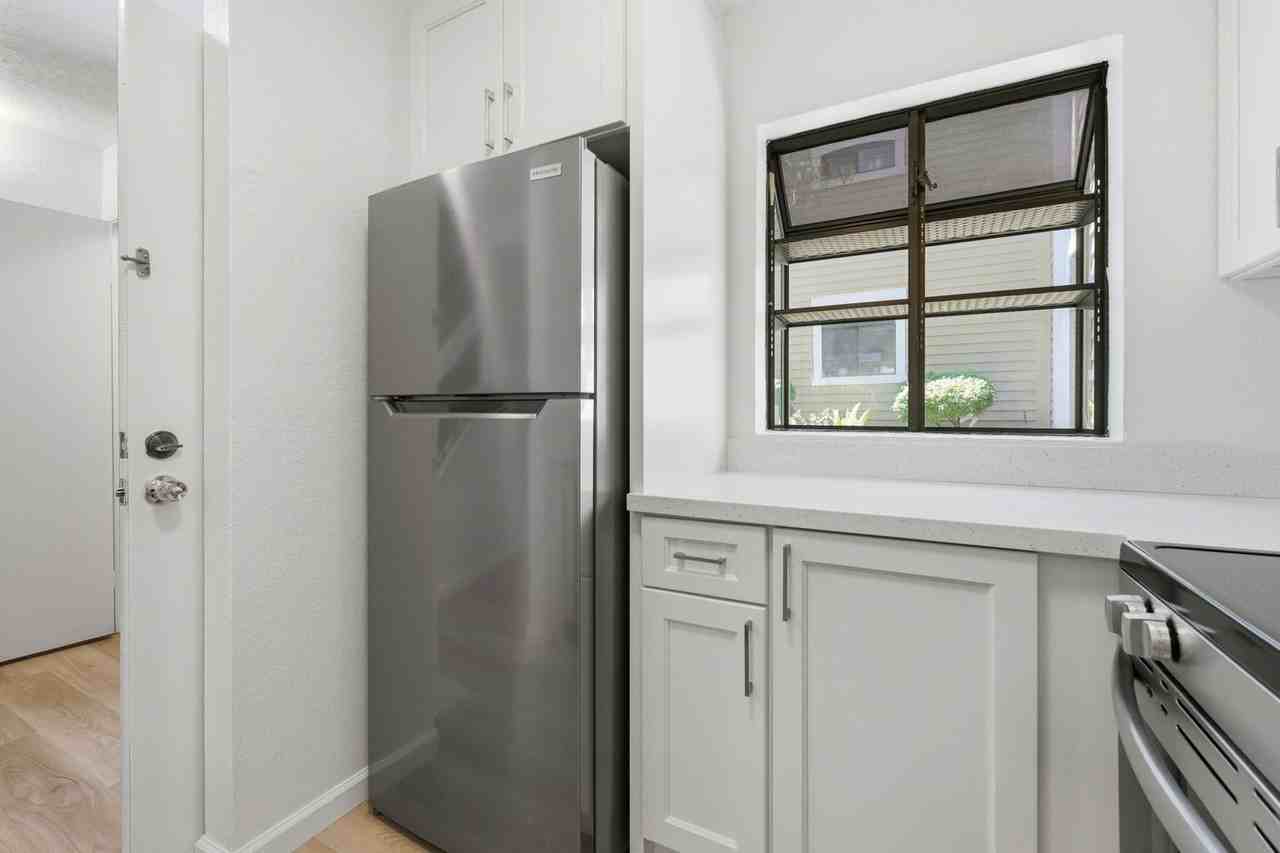 721 Center Ave - Photo 4 of 37