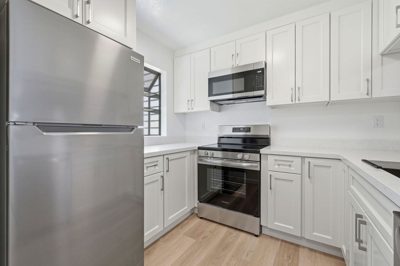 721 Center Ave - Photo 5 of 37