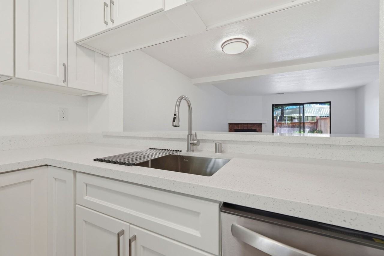 721 Center Ave - Photo 6 of 37