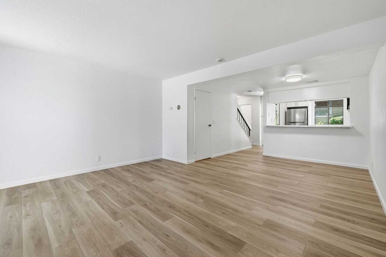 721 Center Ave - Photo 7 of 37